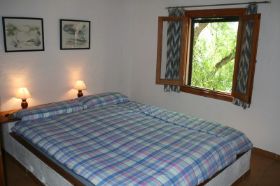 Schlafzimmer li.JPG